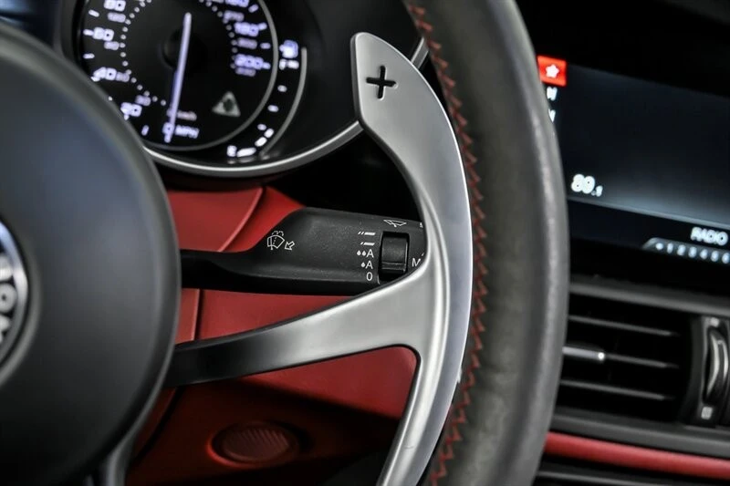 2019 Alfa Romeo - Image 26 of 30
