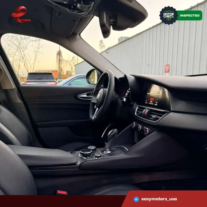 2019 Alfa Romeo Giulia - Image 13 of 15