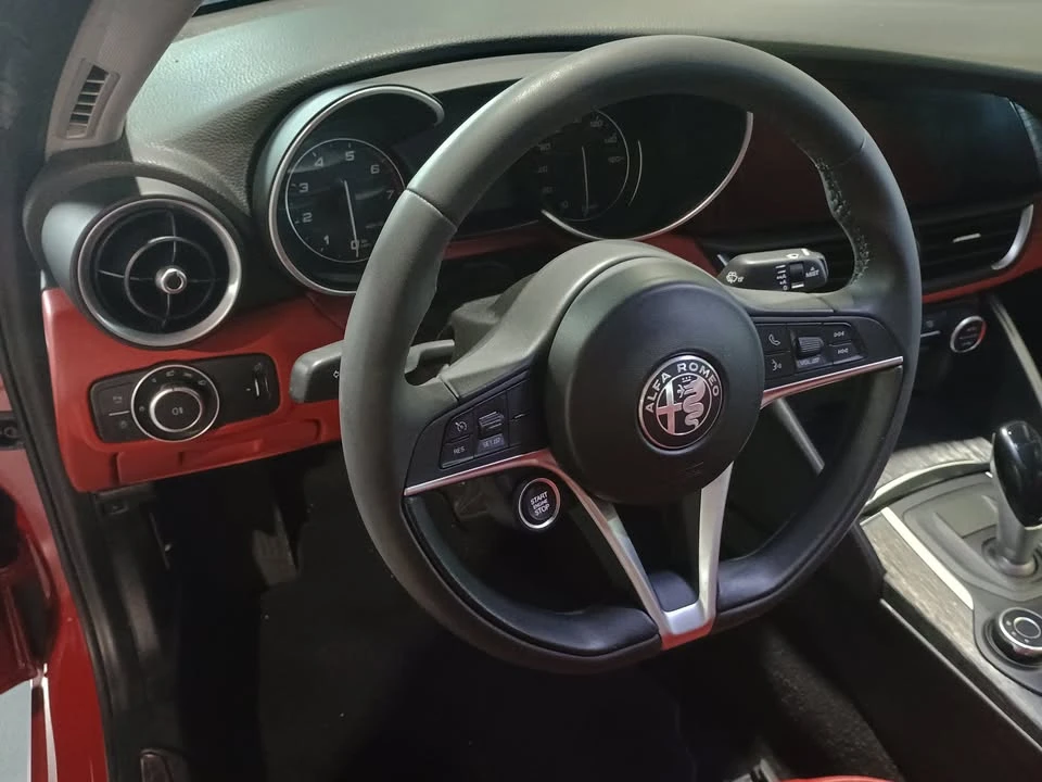 2019 Alfa Romeo Giulia - Image 9 of 20