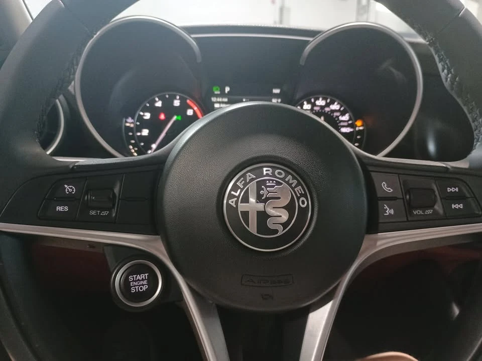 2019 Alfa Romeo Giulia - Image 11 of 20