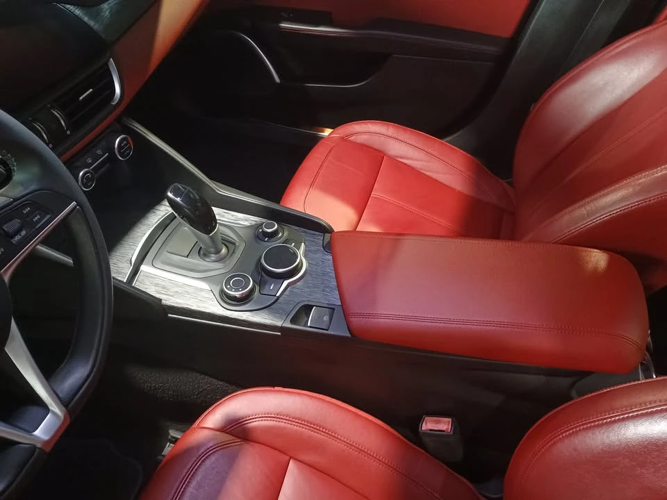 2019 Alfa Romeo Giulia - Image 10 of 20