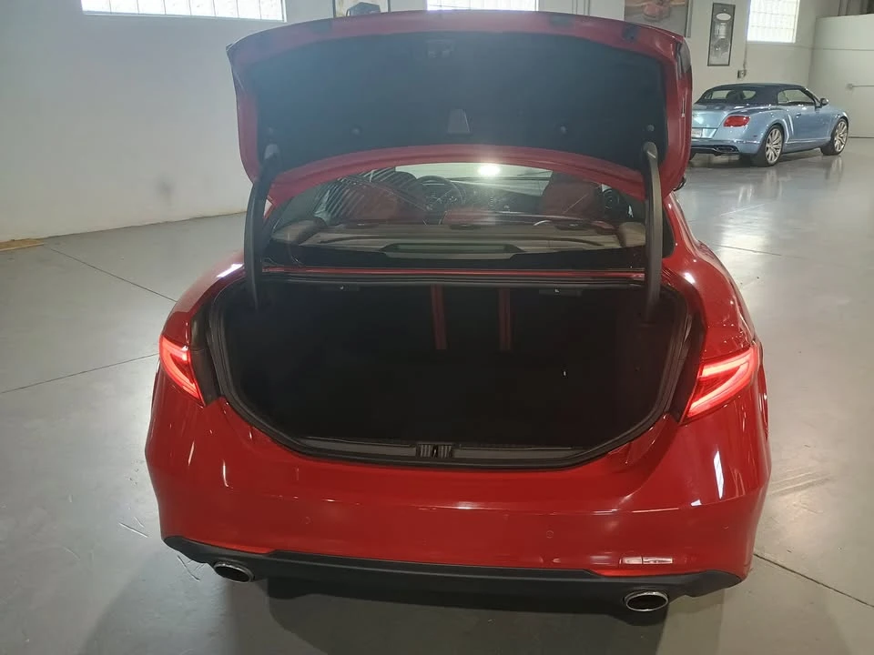 2019 Alfa Romeo Giulia - Image 19 of 20
