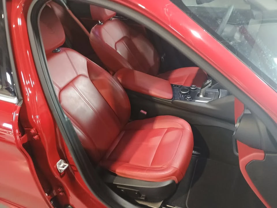 2019 Alfa Romeo Giulia - Image 16 of 20
