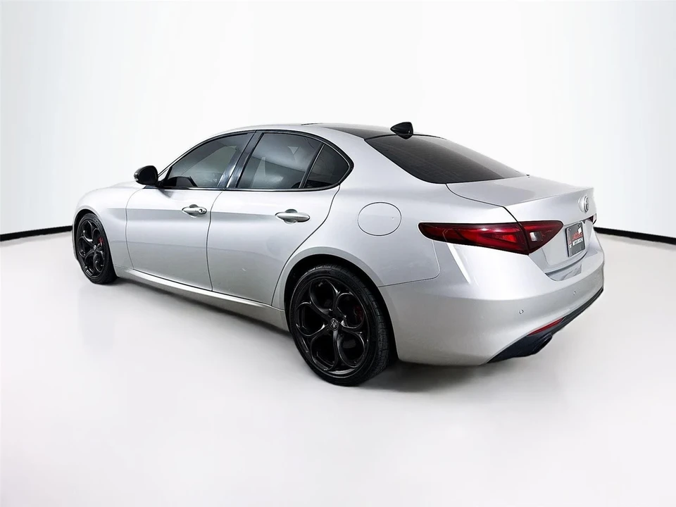 2019 Alfa Romeo Giulia - Image 5 of 21