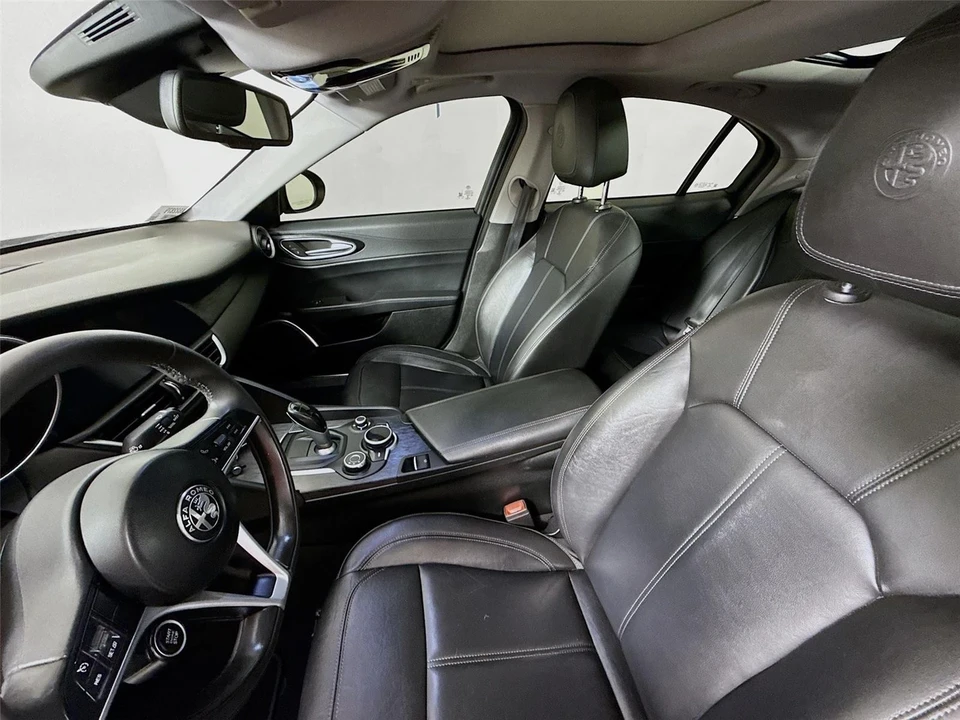 2019 Alfa Romeo Giulia - Image 19 of 21