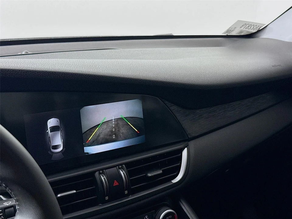 2019 Alfa Romeo Giulia - Image 13 of 21