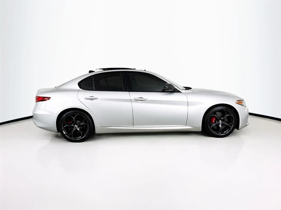 2019 Alfa Romeo Giulia - Image 8 of 21