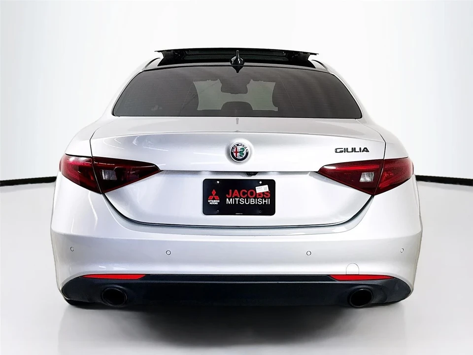 2019 Alfa Romeo Giulia - Image 6 of 21