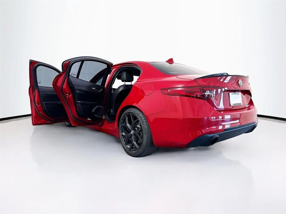 2019 Alfa Romeo Giulia - Image 22 of 22