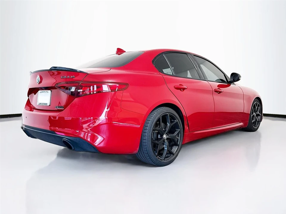 2019 Alfa Romeo Giulia - Image 20 of 22