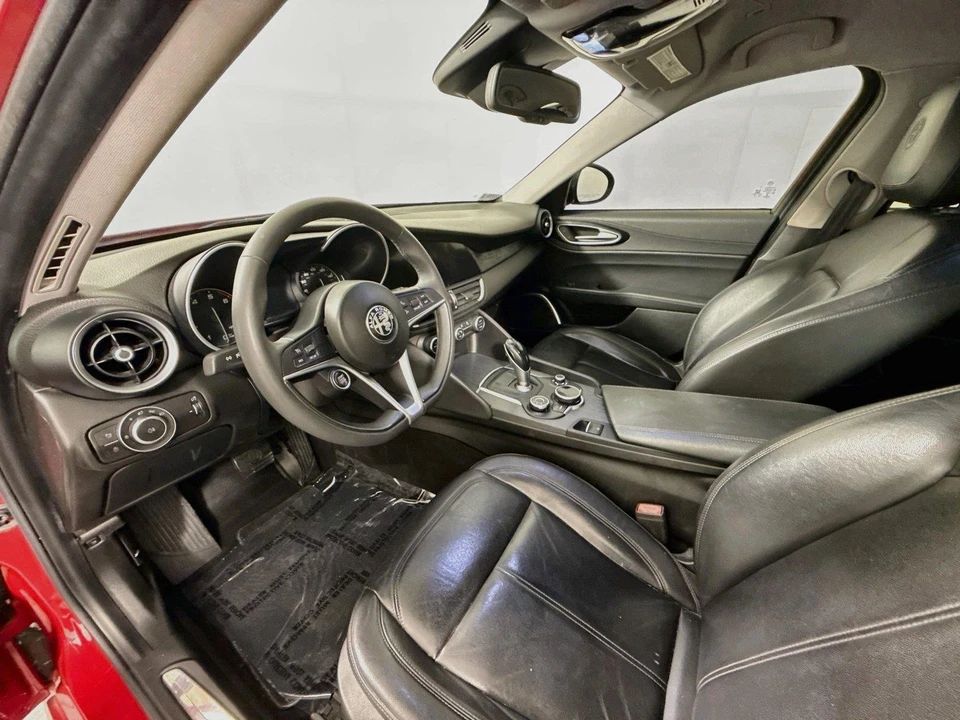 2019 Alfa Romeo Giulia - Image 11 of 31