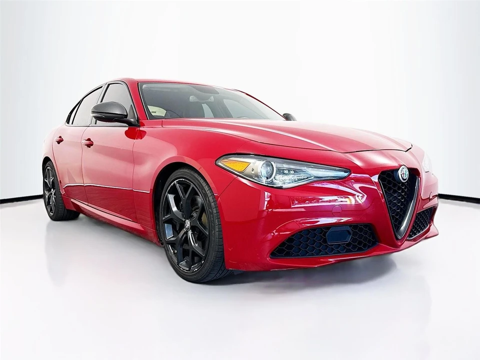 2019 Alfa Romeo Giulia - Image 17 of 22