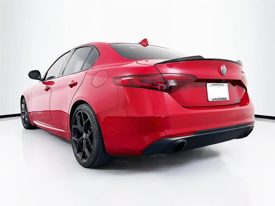 2019 Alfa Romeo Giulia - Image 12 of 22