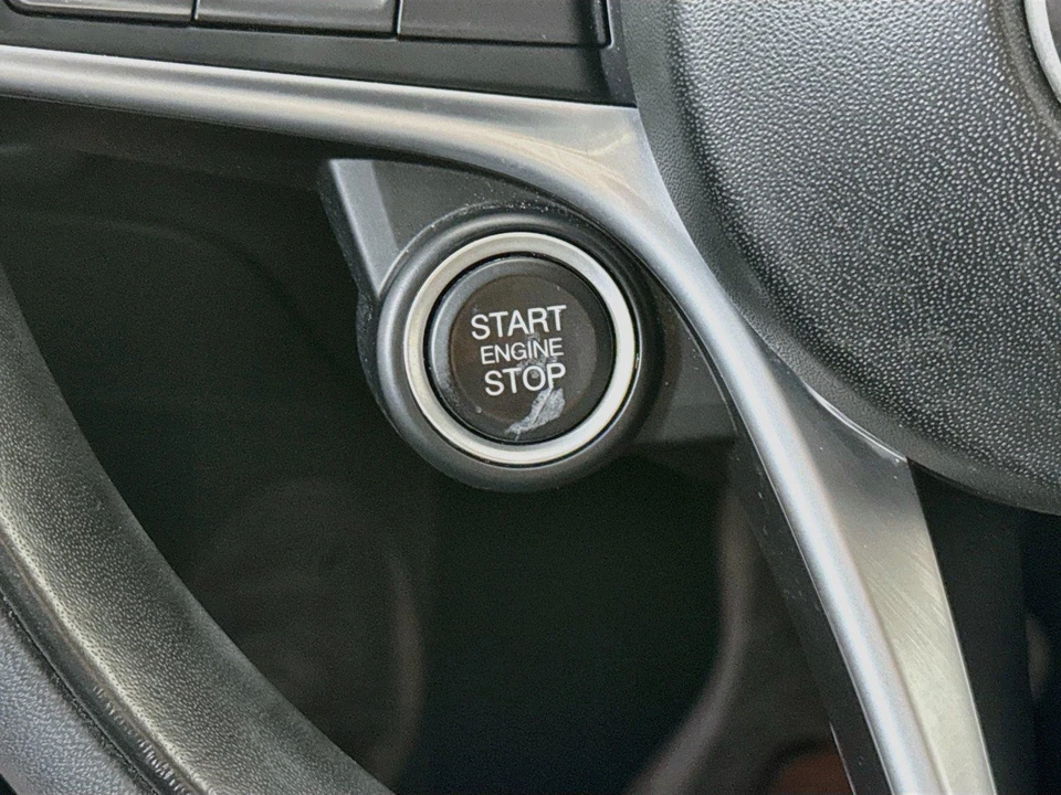 2019 Alfa Romeo Giulia - Image 21 of 31