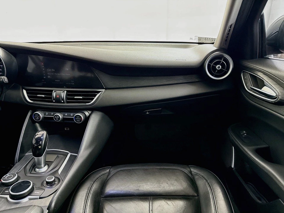 2019 Alfa Romeo Giulia - Image 30 of 31
