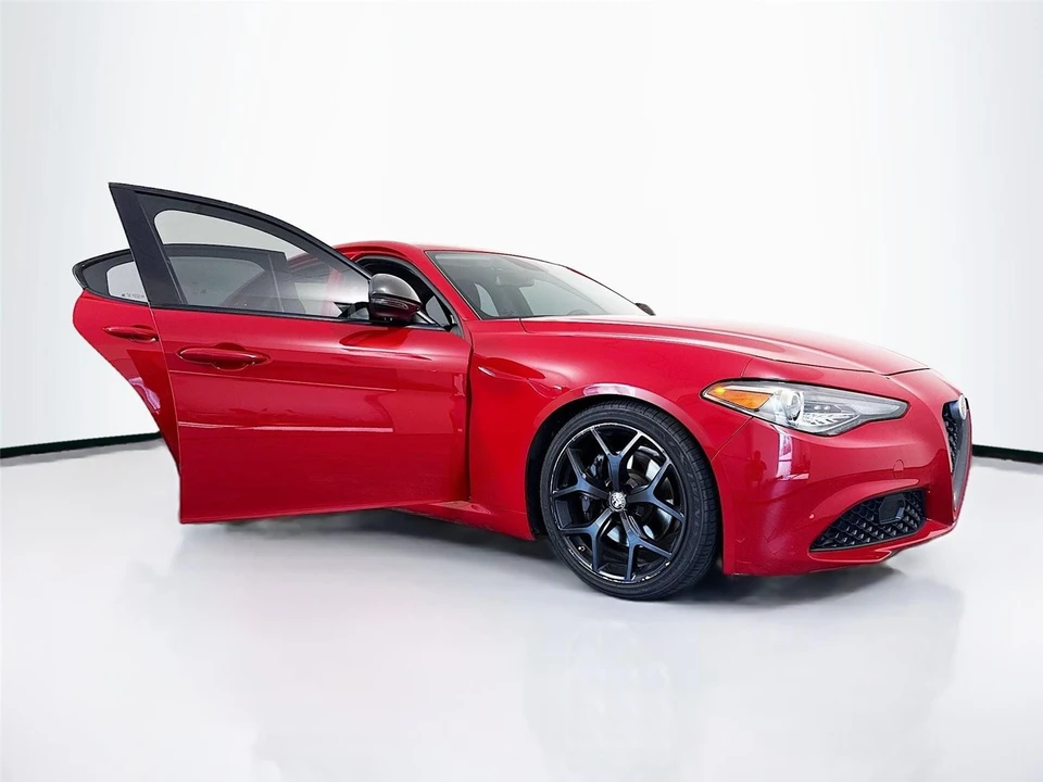 2019 Alfa Romeo Giulia - Image 21 of 22