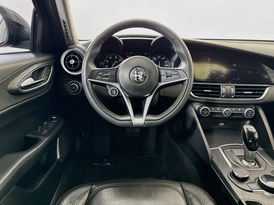 2019 Alfa Romeo Giulia - Image 12 of 31