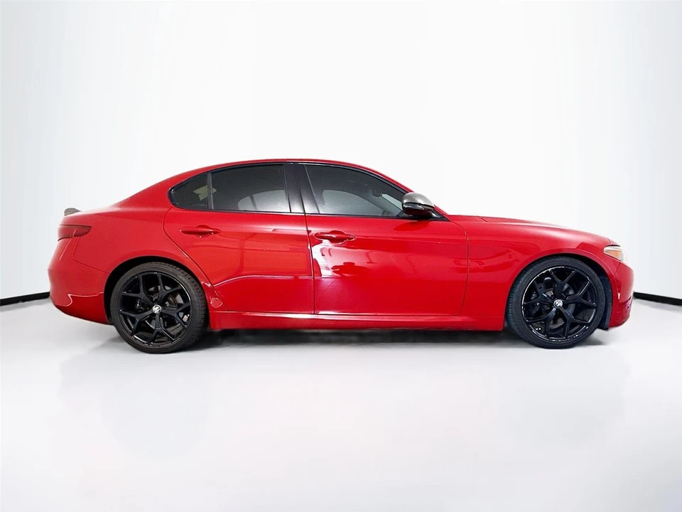 2019 Alfa Romeo Giulia - Image 16 of 22