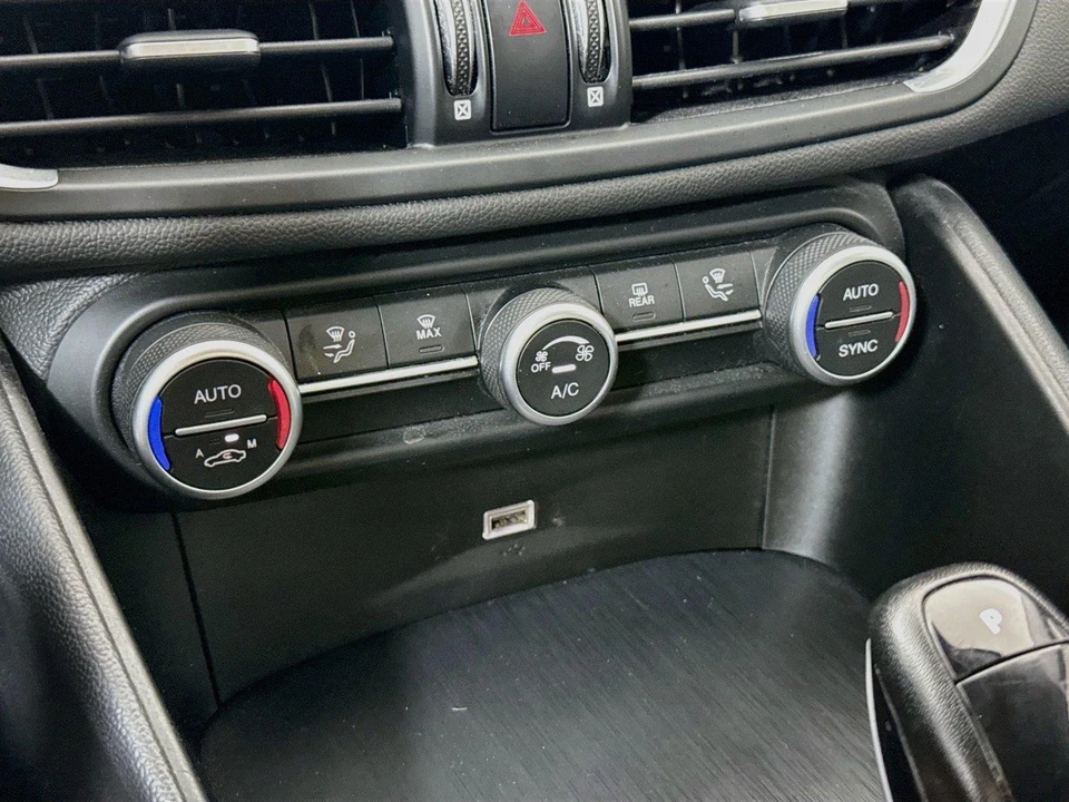 2019 Alfa Romeo Giulia - Image 22 of 31