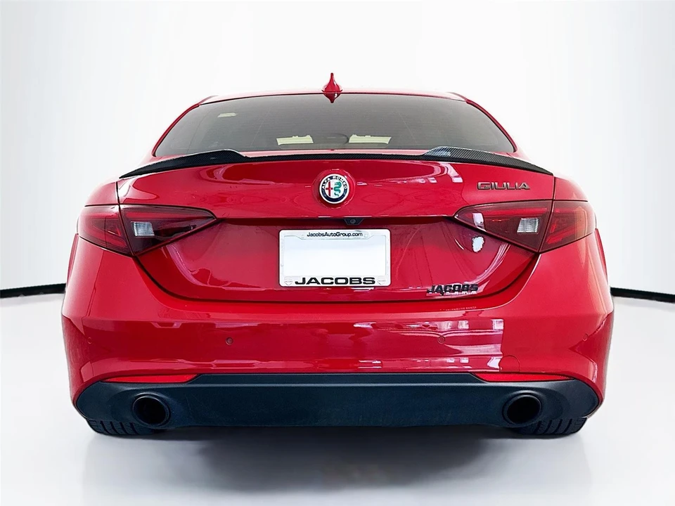 2019 Alfa Romeo Giulia - Image 9 of 22