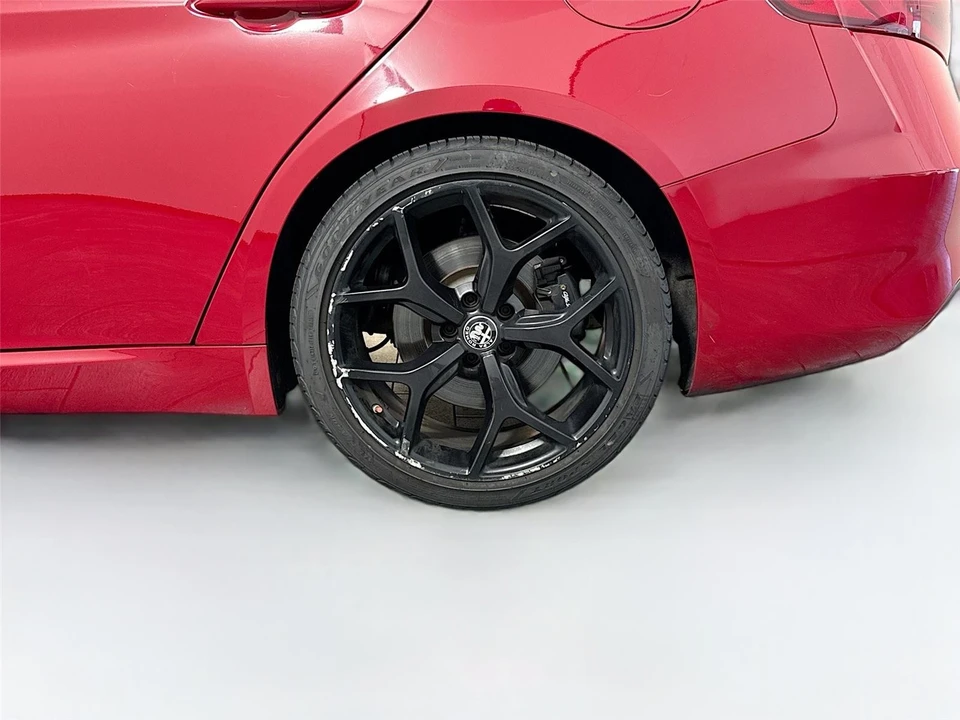 2019 Alfa Romeo Giulia - Image 14 of 22
