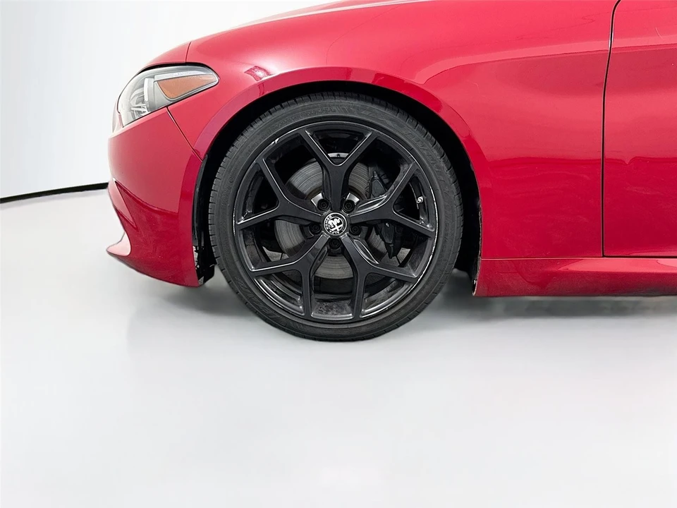 2019 Alfa Romeo Giulia - Image 13 of 22