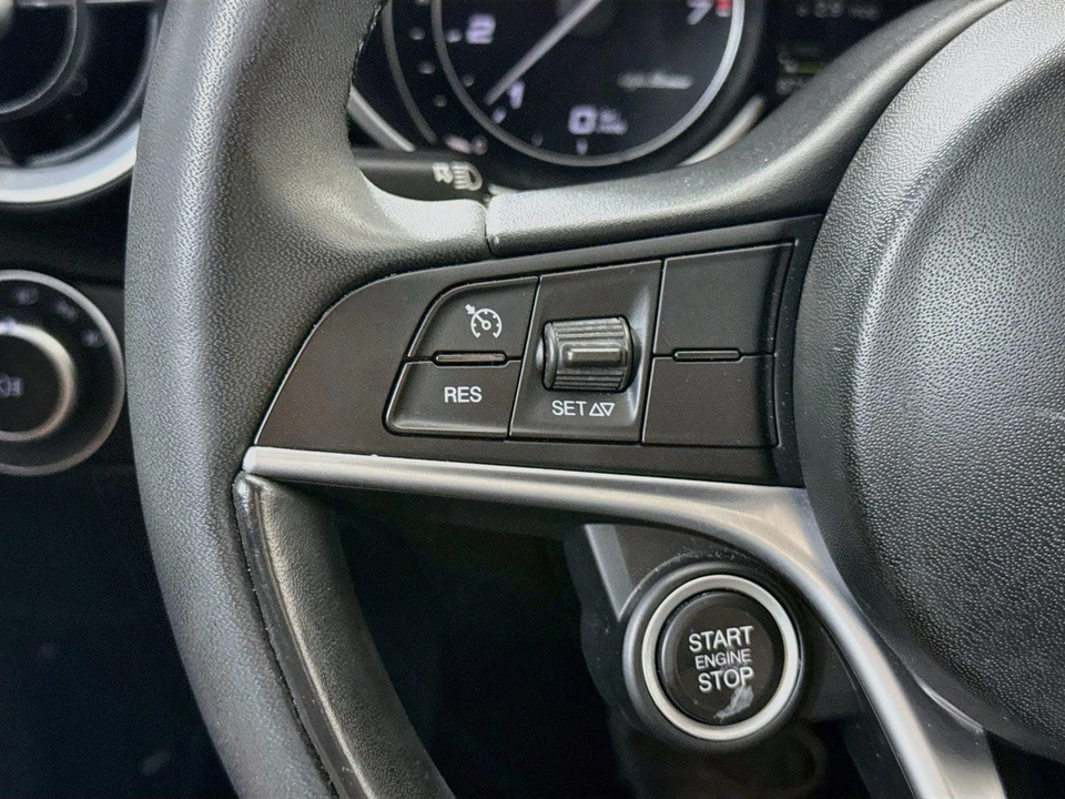 2019 Alfa Romeo Giulia - Image 14 of 31