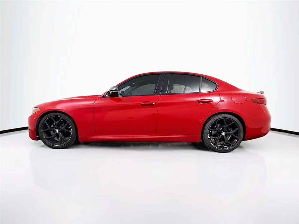2019 Alfa Romeo Giulia - Image 11 of 22