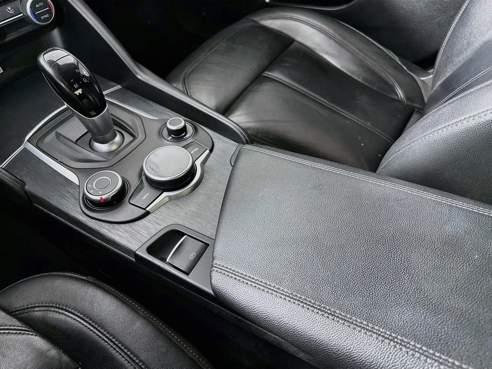 2019 Alfa Romeo Giulia - Image 18 of 31