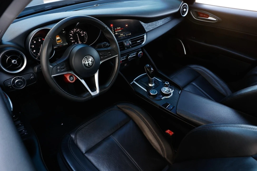 2019 Alfa Romeo Giulia - Image 6 of 12