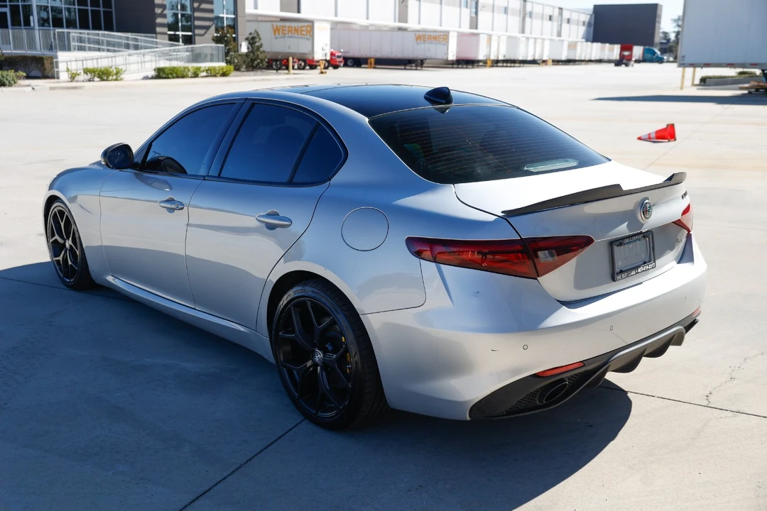 2019 Alfa Romeo Giulia - Image 5 of 12
