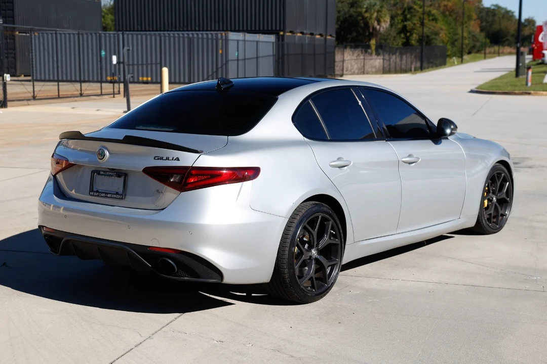 2019 Alfa Romeo Giulia - Image 11 of 12