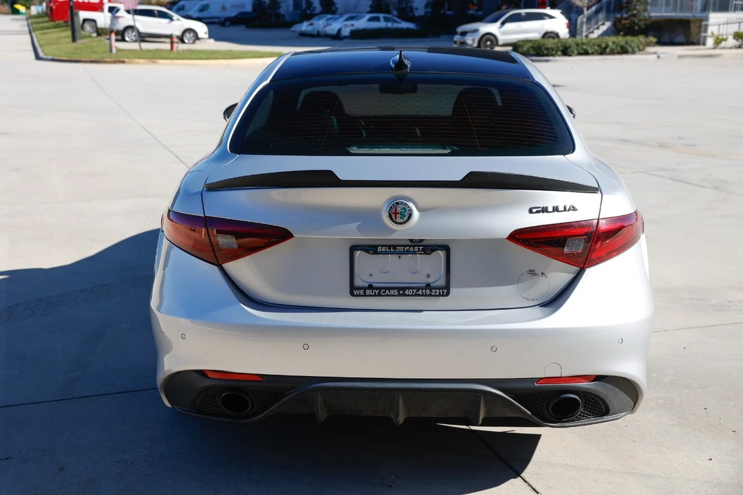 2019 Alfa Romeo Giulia - Image 9 of 12
