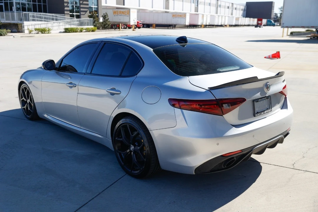 2019 Alfa Romeo Giulia - Image 7 of 12