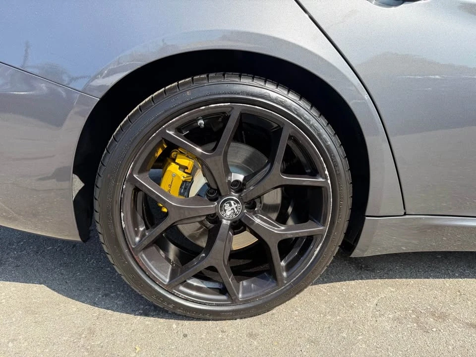 2019 Alfa Romeo Giulia - Image 13 of 17