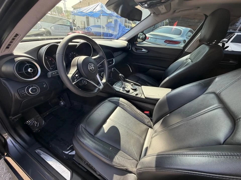 2019 Alfa Romeo Giulia - Image 8 of 17