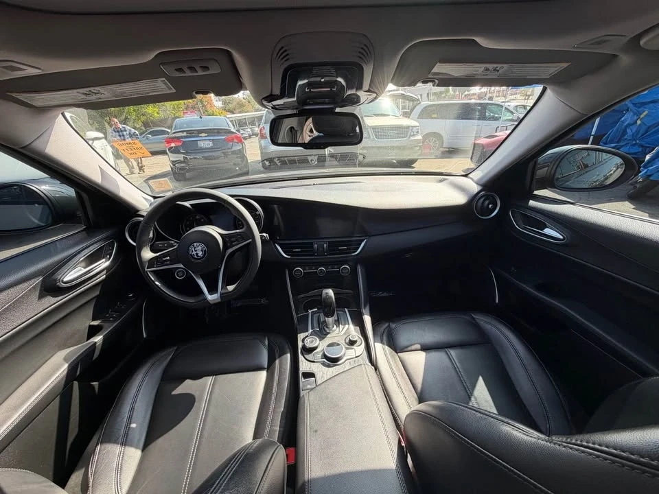 2019 Alfa Romeo Giulia - Image 11 of 17