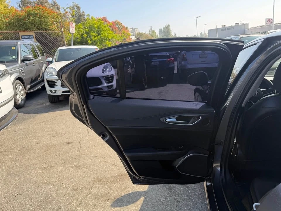 2019 Alfa Romeo Giulia - Image 9 of 17