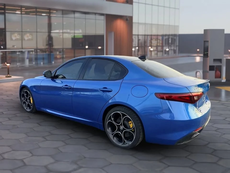 2019 Alfa Romeo Giulia - Image 9 of 20