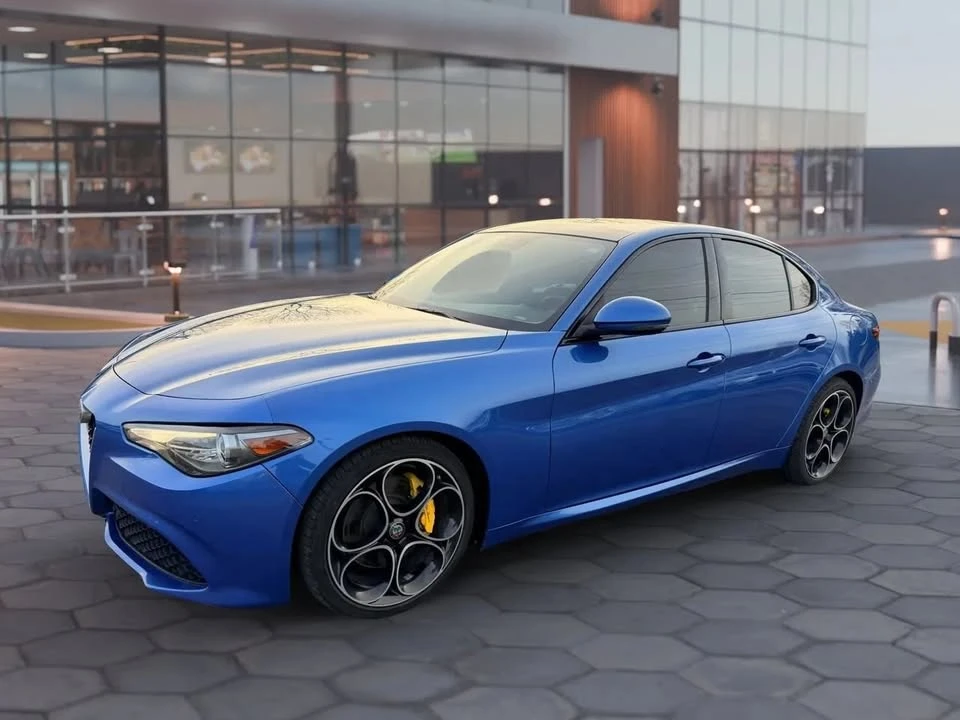 2019 Alfa Romeo Giulia - Image 14 of 20
