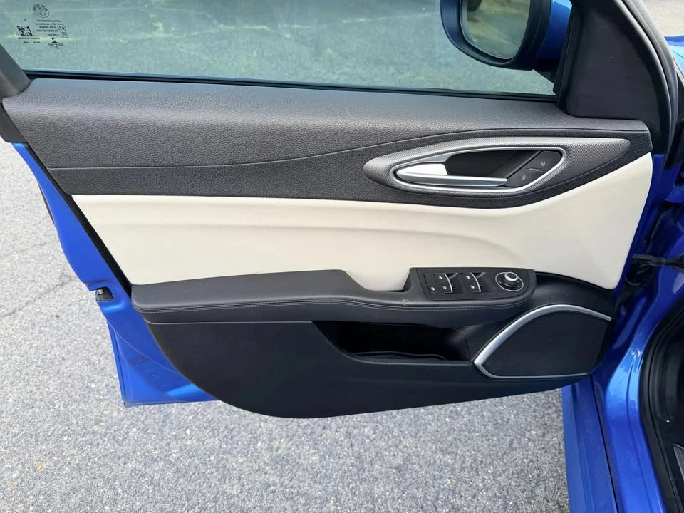 2019 Alfa Romeo Giulia - Image 18 of 20