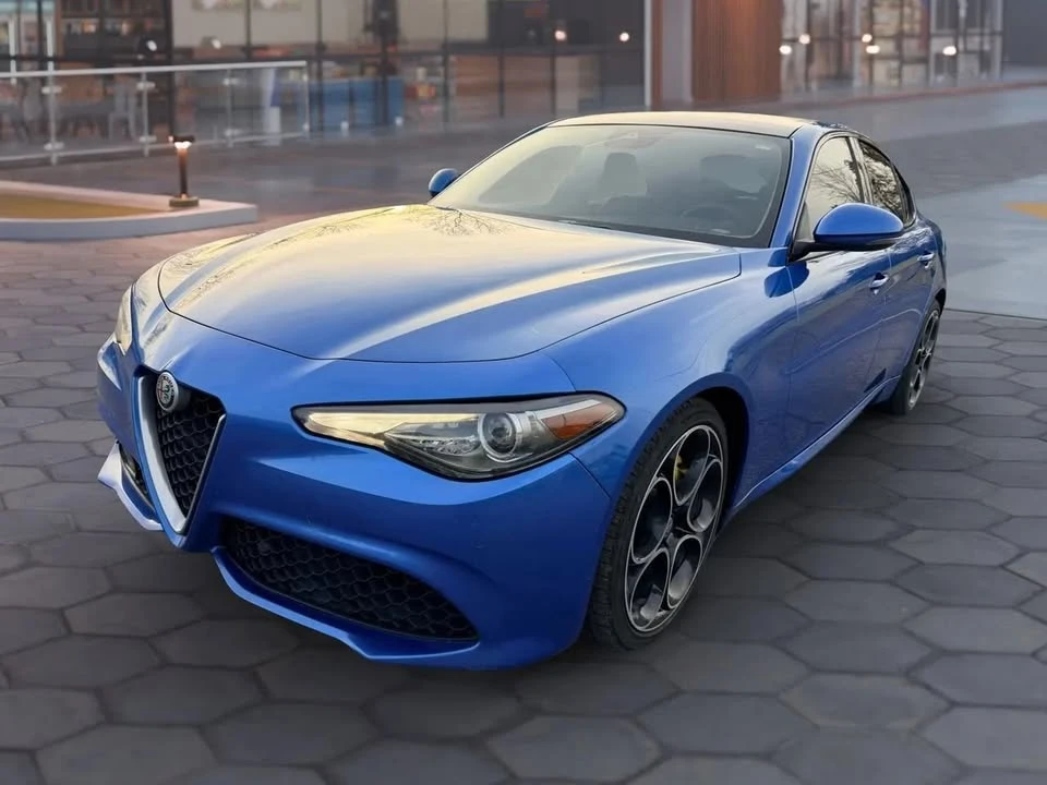 2019 Alfa Romeo Giulia - Image 15 of 20