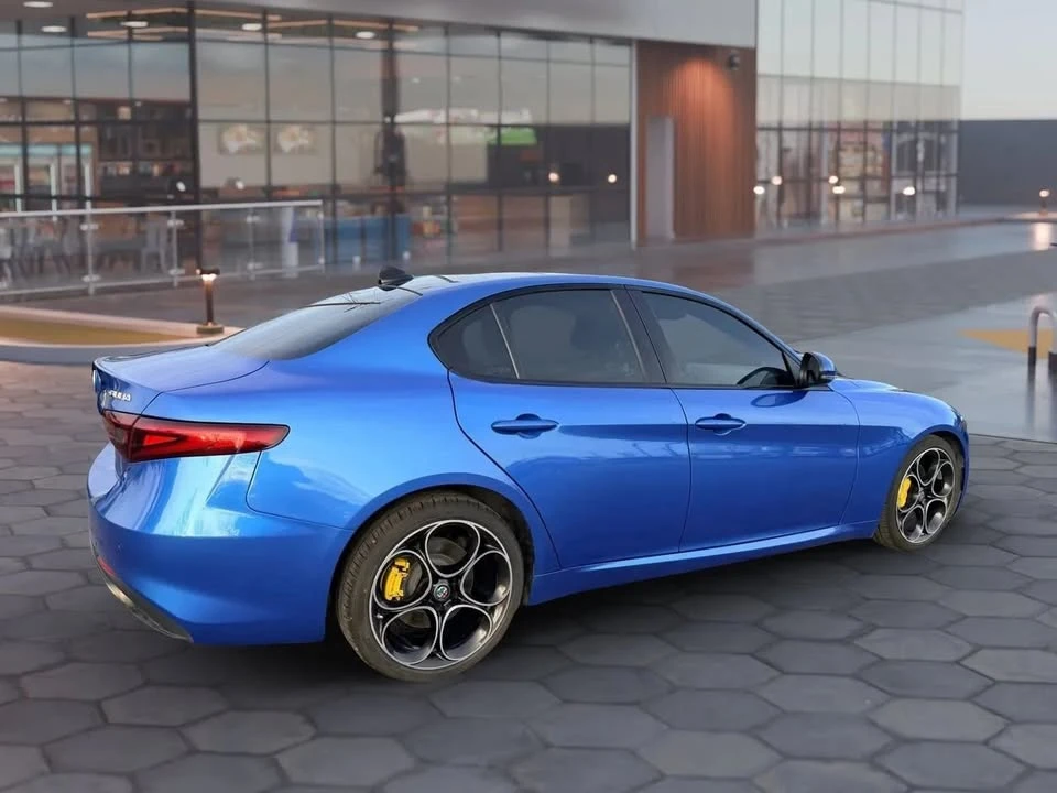 2019 Alfa Romeo Giulia - Image 5 of 20