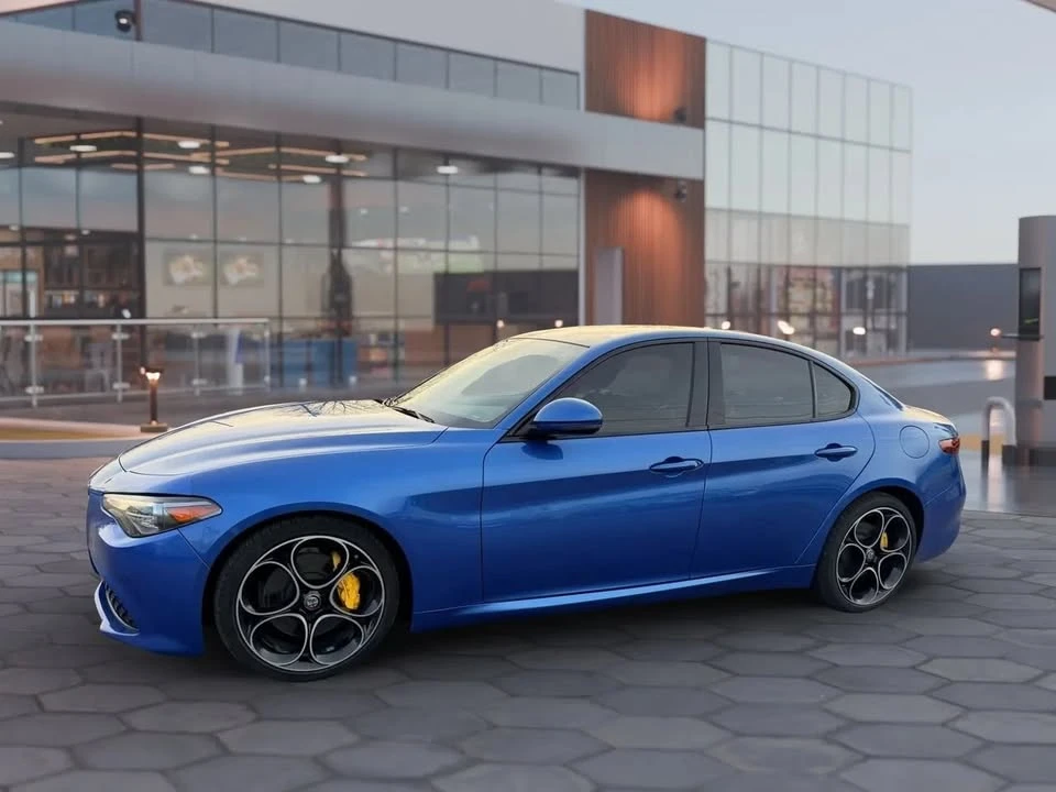 2019 Alfa Romeo Giulia - Image 13 of 20
