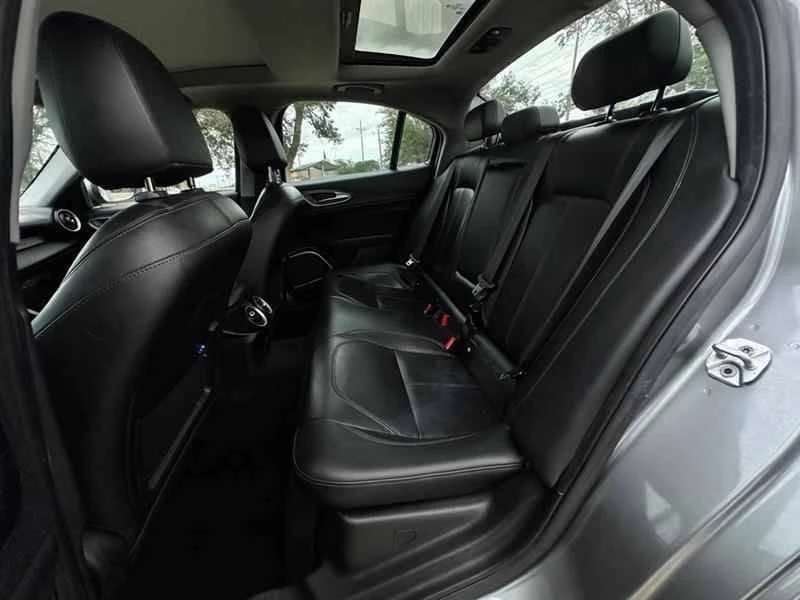 2019 Alfa Romeo Giulia - Image 8 of 10