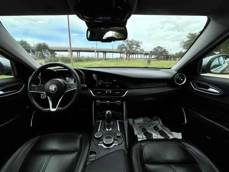 2019 Alfa Romeo Giulia - Image 10 of 10