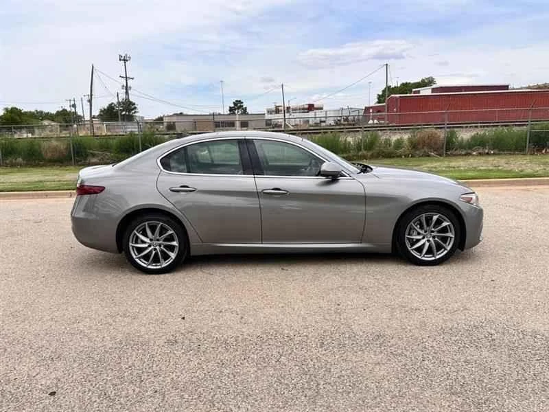 2019 Alfa Romeo Giulia - Image 7 of 10
