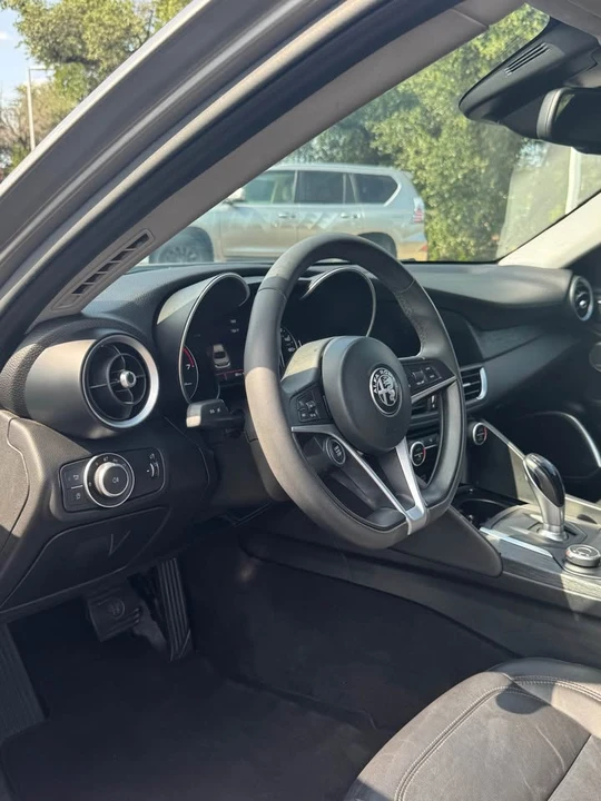 2019 Alfa Romeo Giulia - Image 5 of 6