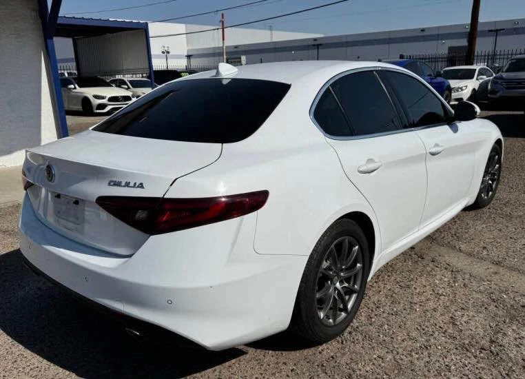 2019 Alfa Romeo Giulia - Image 5 of 9