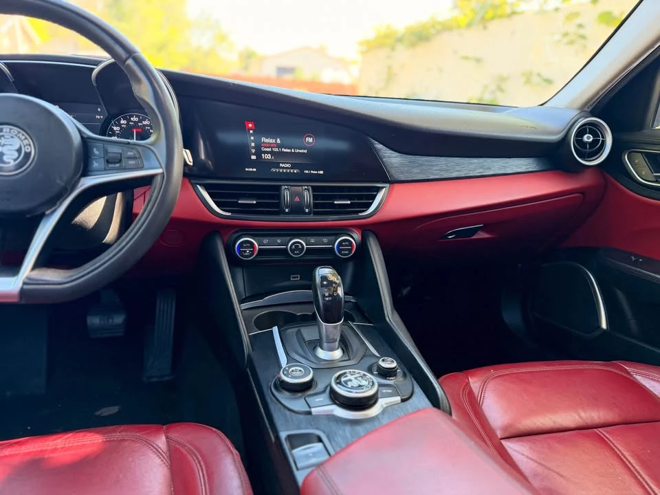 2019 Alfa Romeo Giulia - Image 11 of 17